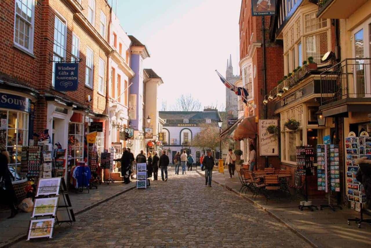 Charming Central Windsor 2 Bed Cottage Free Residents Parking And Private Garden Legoland Ascot Windsor Castle Thorpe Park Heathrow Airport Exteriér fotografie