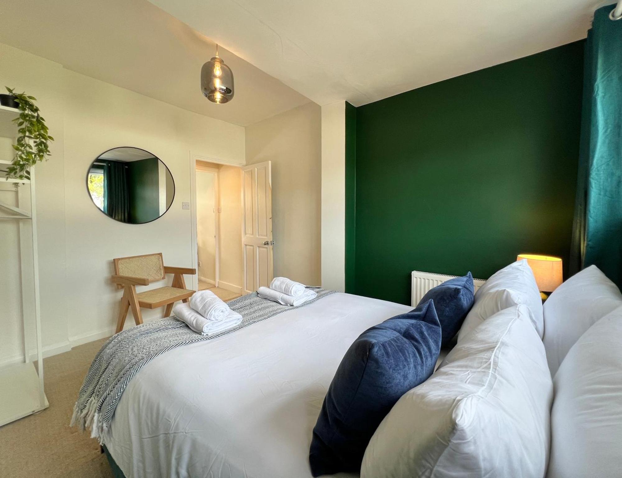 Charming Central Windsor 2 Bed Cottage Free Residents Parking And Private Garden Legoland Ascot Windsor Castle Thorpe Park Heathrow Airport Exteriér fotografie