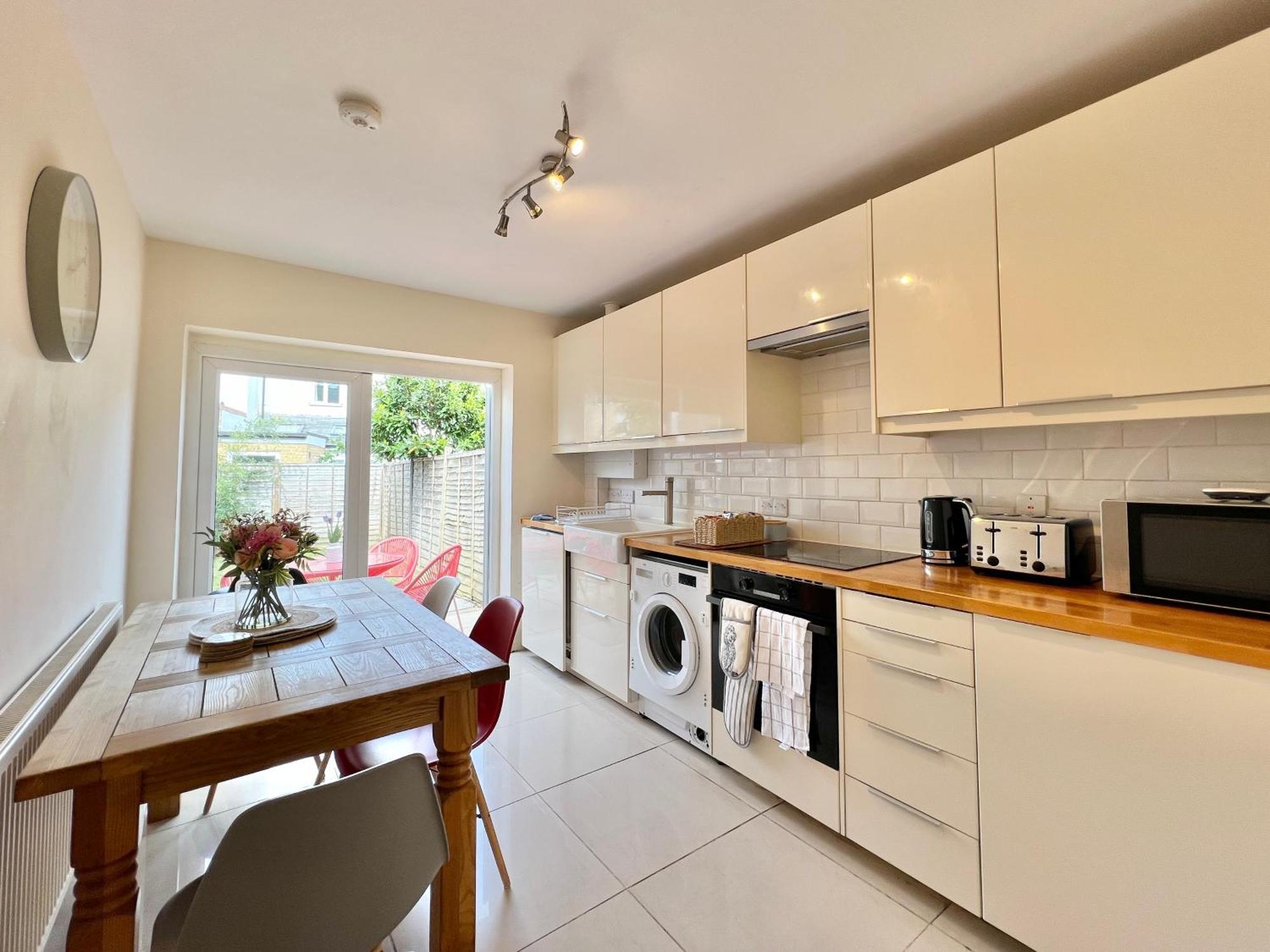 Charming Central Windsor 2 Bed Cottage Free Residents Parking And Private Garden Legoland Ascot Windsor Castle Thorpe Park Heathrow Airport Exteriér fotografie